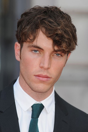 Tom Hughes (acteur)